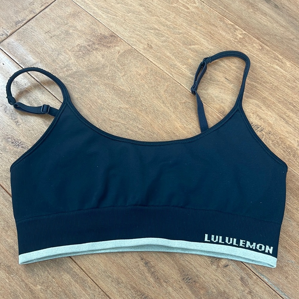 Lululemon sports bra